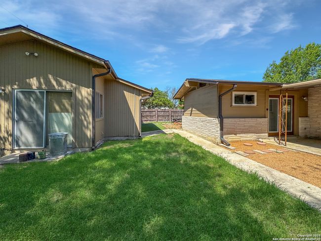 5102 Crown Ln, House other with 3 bedrooms, 2 bathrooms and null parking in Kirby TX | Image 28