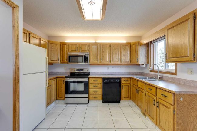 38 - 118 Strathcona Road Sw, Townhouse with 2 bedrooms, 2 bathrooms and 4 parking in Calgary AB | Image 15