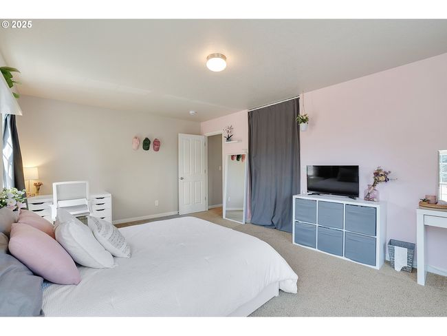 2819 Se Pheasant Way, House other with 4 bedrooms, 3 bathrooms and 3 parking in Gresham OR | Image 24