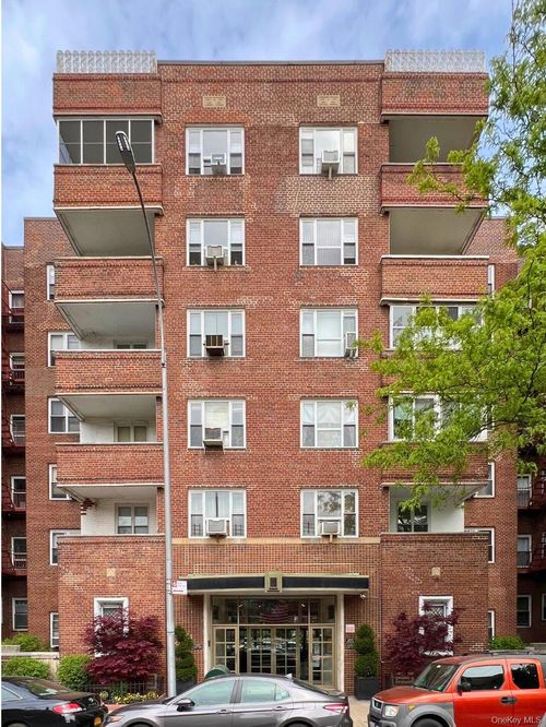 4i-34-41 85 Street, New York, NY, 11372 | Card Image