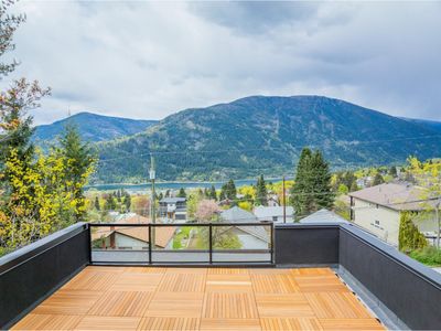 B - 616 Richards St, Home with 3 bedrooms, 3 bathrooms and 2 parking in Nelson BC | Image 3