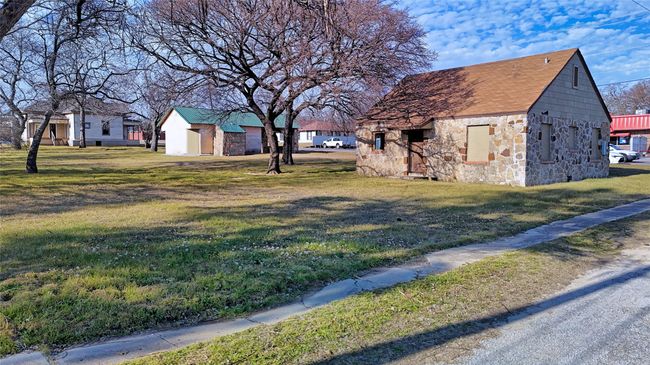 400 S Broad St, House other with 2 bedrooms, 1 bathrooms and null parking in Saint Jo TX | Image 5