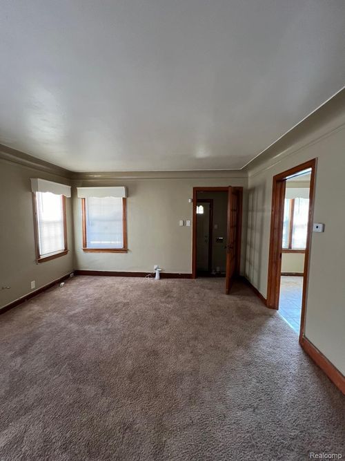9145 Pinehurst St, Detroit, MI, 48204-2655 | Card Image