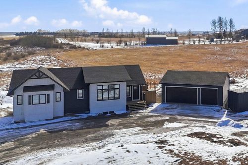 100-32105 Highway 543 E, Rural Foothills County, AB, T1V1M4 | Card Image