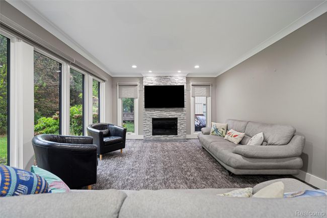 Living room. | Image 4
