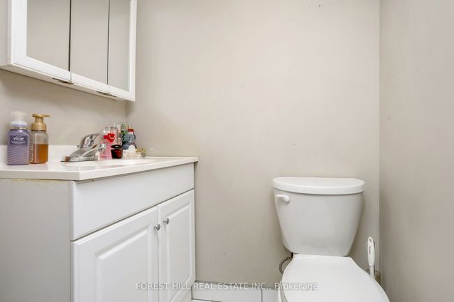 224 Brucedale Ave E, Home with 4 bedrooms, 2 bathrooms and 3 parking in Hamilton ON | Image 23