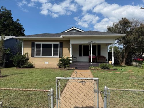 801 W Walker St, Denison, TX, 75020-2253 | Card Image