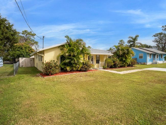 1287 Sw Sunset Trl, House other with 4 bedrooms, 2 bathrooms and null parking in Palm City FL | Image 32
