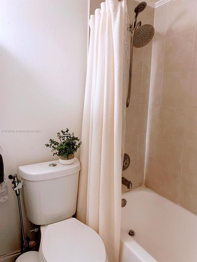 APT-11 - 130 Mendoza Ave, Condo with 0 bedrooms, 1 bathrooms and null parking in Coral Gables FL | Image 4