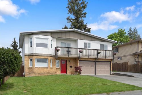 1690 Tampico Pl, Saanich, BC, V8N5H2 | Card Image
