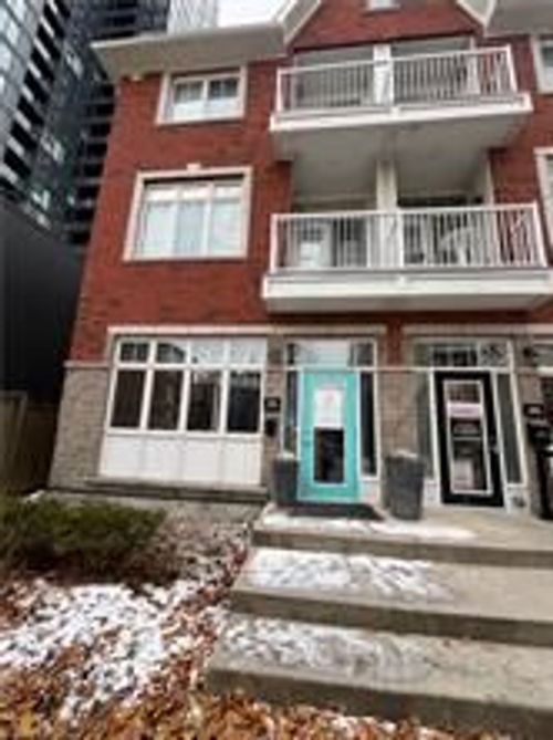 {{alt}} | Card Image