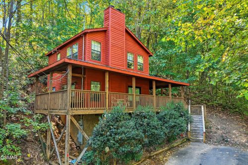 2061 Luzerne Dr, Gatlinburg, TN, 37738-3722 | Card Image