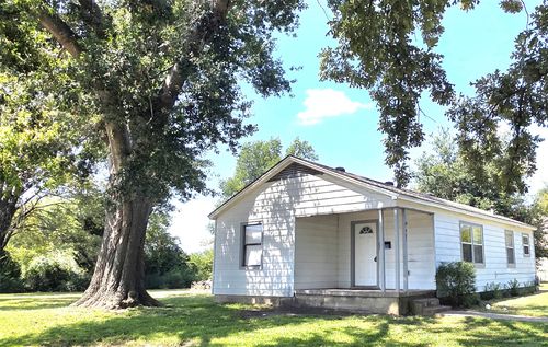 901 Johnson St, Terrell, TX, 75160-2051 | Card Image