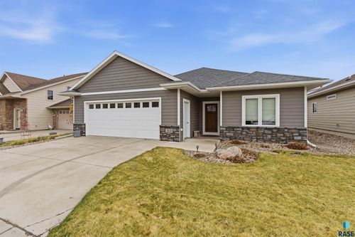 313 S Spring Pl Place, Brandon, SD, 57005 | Card Image