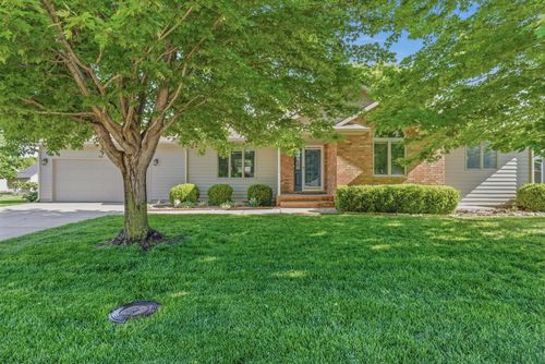 506 Wedgewood Ct, Hesston, KS, 67062-9180 | Card Image