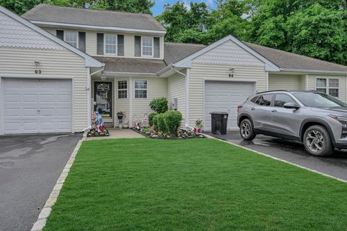 93 Mulberry Cmns, Riverhead, NY, 11901-2658 | Card Image