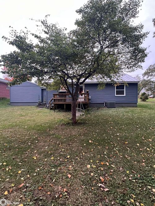 807 Park Ave, Brooklyn, IA, 52211-9219 | Card Image