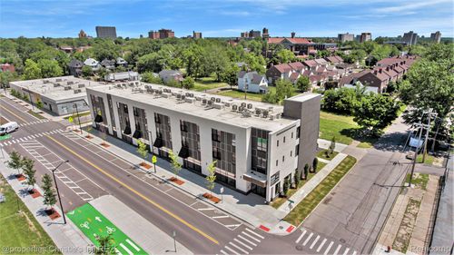 212-7410 Kercheval St, Detroit, MI, 48214-2675 | Card Image