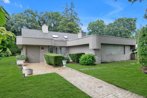57 Parkway Dr, Roslyn Heights, NY, 11577-2705 | Card Image