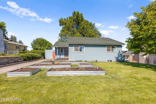 302 N 27th Ave, Yakima, WA, 98902-2323 | Card Image