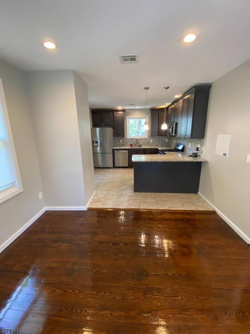 Residential Lease in Bloomfield Twp. 4