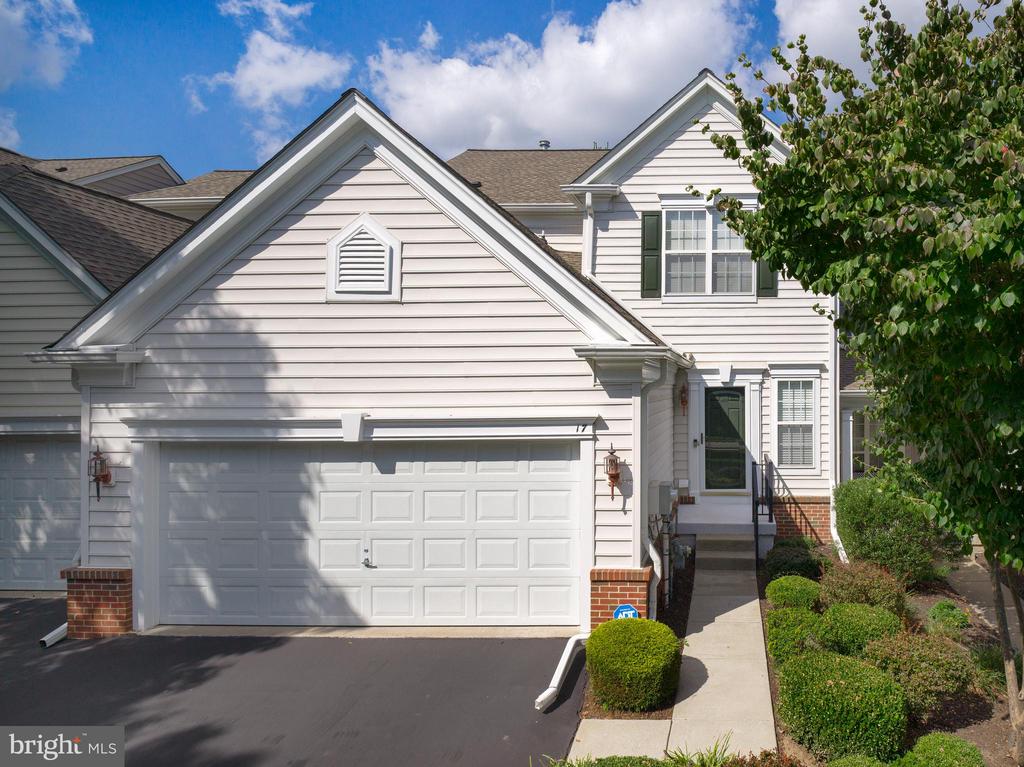 Hideout Ct, West Chester, PA 19382