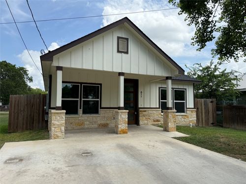 811 5th St, Lockhart, TX, 78644-3709 | Card Image