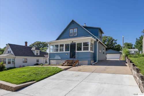 6766 Maple St, Omaha, NE, 68104-3958 | Card Image