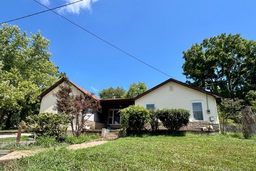1016 Zimmerman Ave, Cabool, MO, 65689-7366 | Card Image