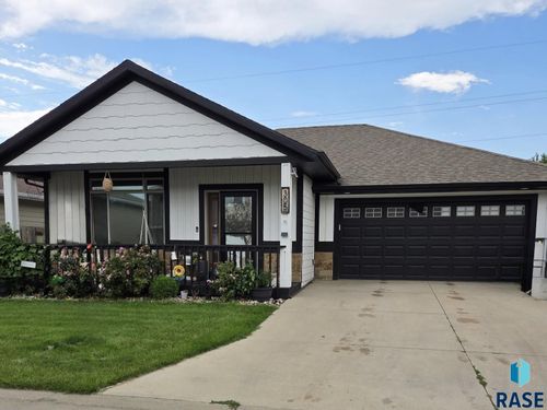 305 S Spring Pl, Brandon, SD, 57005-6676 | Card Image