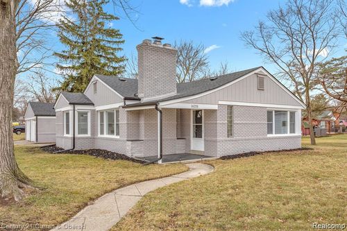 16231 Luxemburg, Fraser, MI, 48026-2395 | Card Image