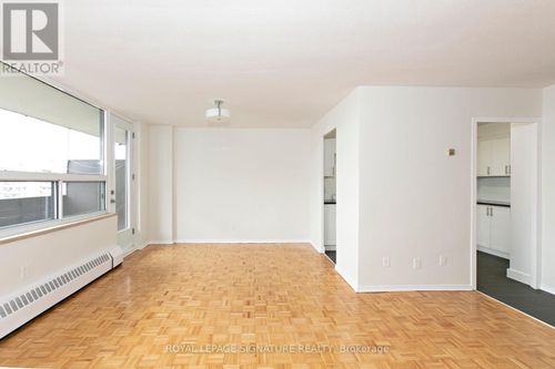 511-6200 Bathurst St, Toronto, ON, M2R2A3 | Card Image