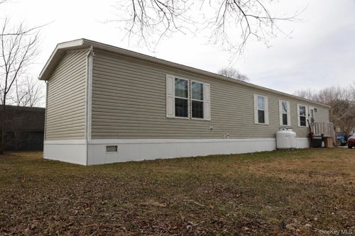 40 Tiger Lily Dr, Port Jervis, NY, 12771-5203 | Card Image