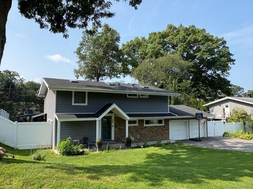 28 Florida Ave, Commack, NY, 11725-5114 | Card Image