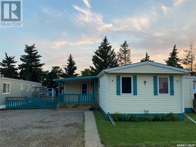 118 Spruce St, House other with 5 bedrooms, 2 bathrooms and null parking in Caronport SK | Image 1