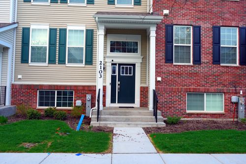 2103 Neubauer Cir, Lindenhurst, IL, 60046-8680 | Card Image