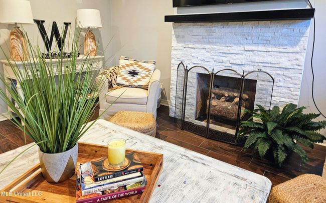 Living Room | Image 7