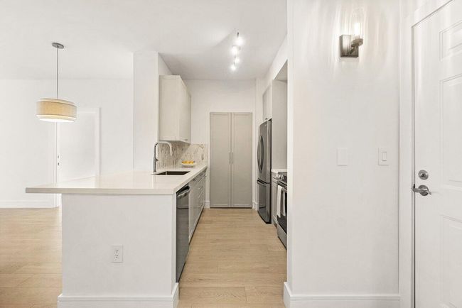 APT-105 - 720 Sapodilla Ave, Condo with 2 bedrooms, 2 bathrooms and null parking in West Palm Beach FL | Image 4