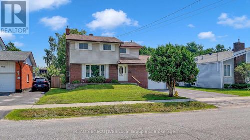 192 Marshall Park Dr, North Bay, ON, P1A3L2 | Card Image
