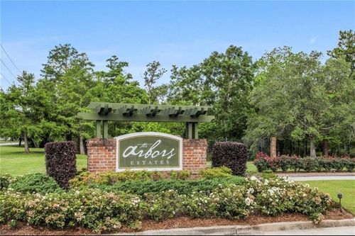 51 Arbor Cir, New Orleans, LA, 70131-2413 | Card Image