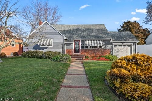 114 Memorial Pkwy, Atlantic Highlands, NJ, 07716-1657 | Card Image