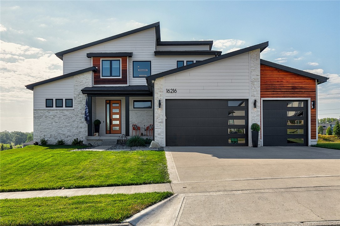 Goldenrod Dr, Urbandale, IA 50323