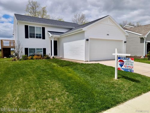 2869 Sycamore River Dr, Fowlerville, MI, 48836-8600 | Card Image