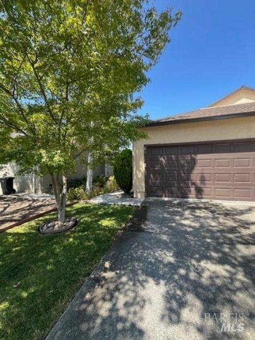 41 Freedom Pl, Rohnert Park, CA, 94928-1387 | Card Image
