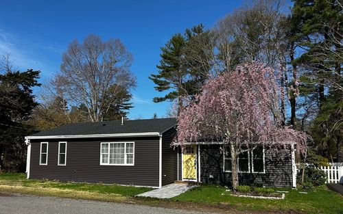 6 Upton St, Hanson, MA, 02341-2065 | Card Image