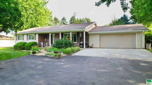 103 Carter Rd, Sergeant Bluff, IA, 51054-8045 | Card Image