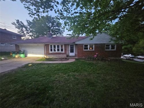 2443 Caverhill Dr, Saint Louis, MO, 63136-5207 | Card Image