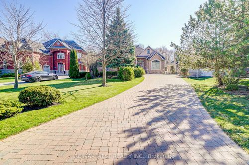 23 Hanover Crt, Whitby, ON, L1N7J1 | Card Image