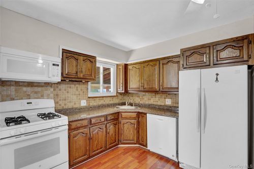 14 5th Ave, Farmingdale, NY, 11735-5724 | Card Image