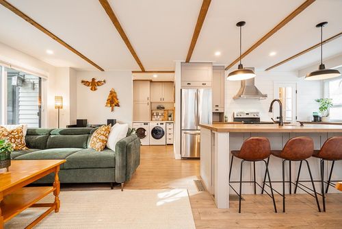 8588 Wilderness Crt, Burnaby, BC, V5A4B2 | Card Image